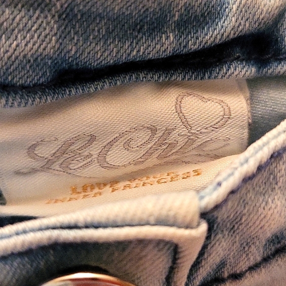 Adorable Le Chic light wash thin denim jacket - Picture 3 of 9